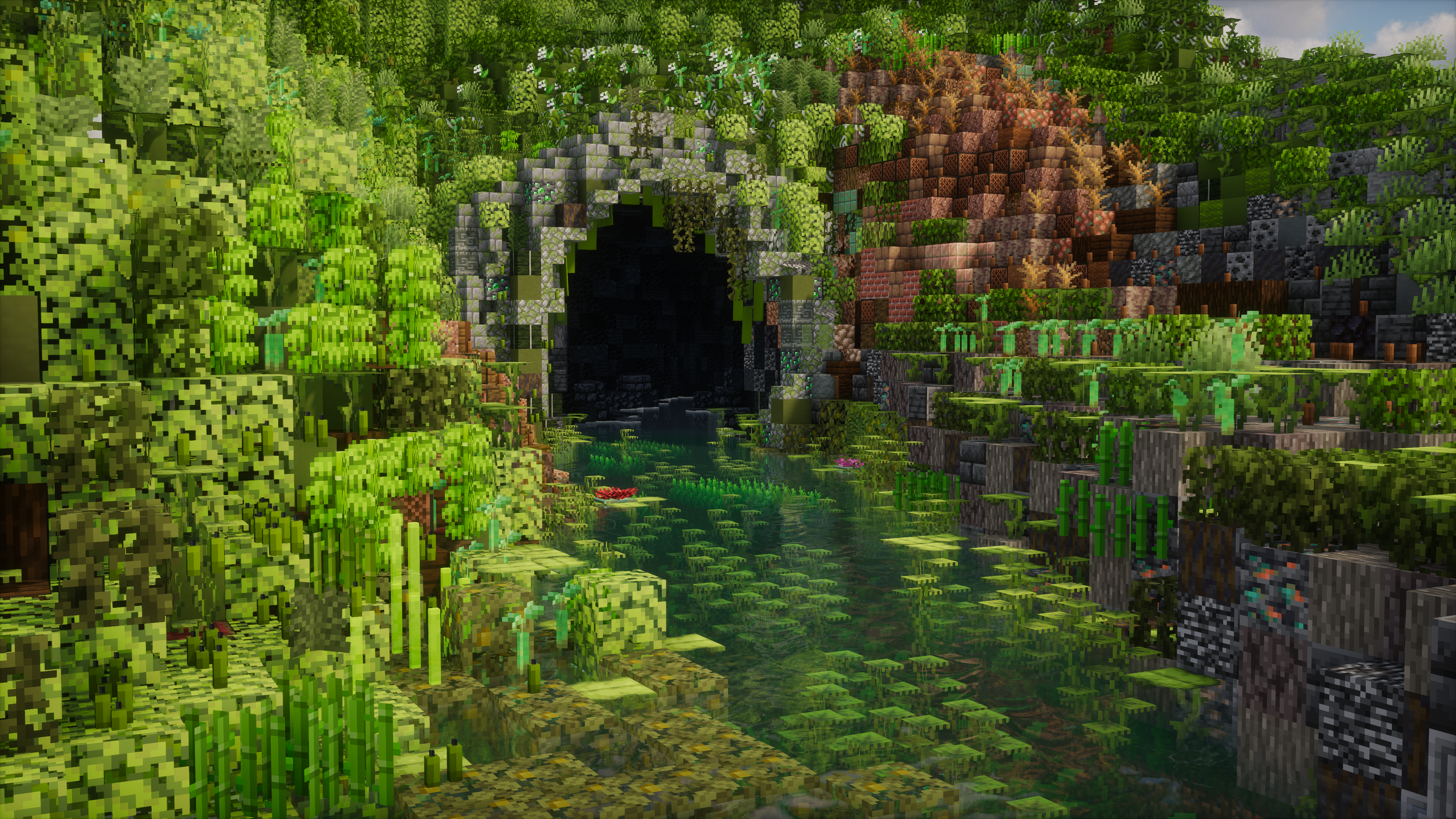 苔むした古い水路